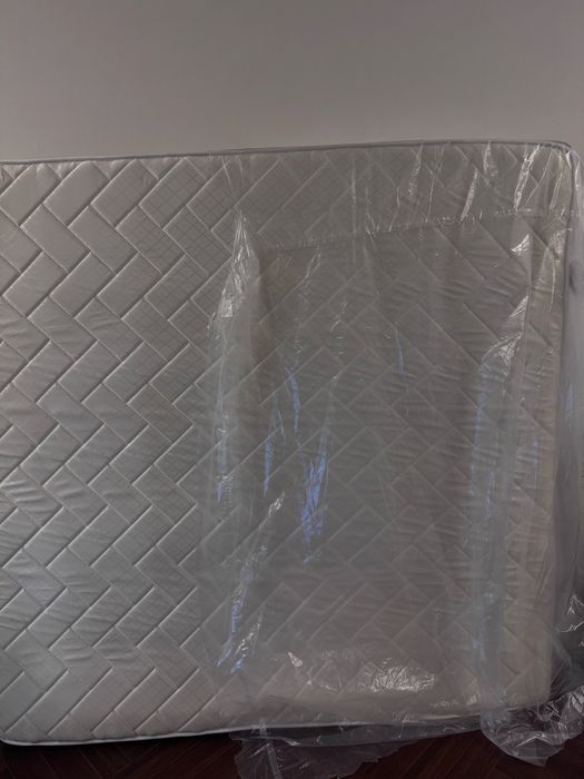 Продам матрас 2 на 2 23 см высота