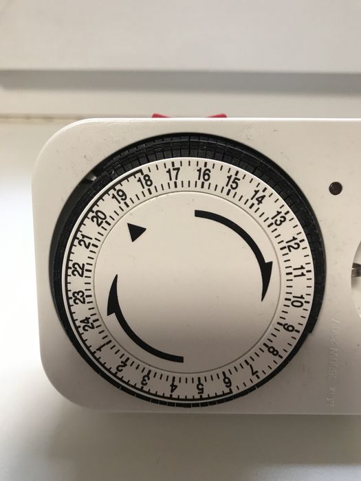 Timer mecanic, priza programabila