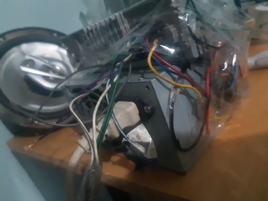 Vand casetofon auto facut pentru priza