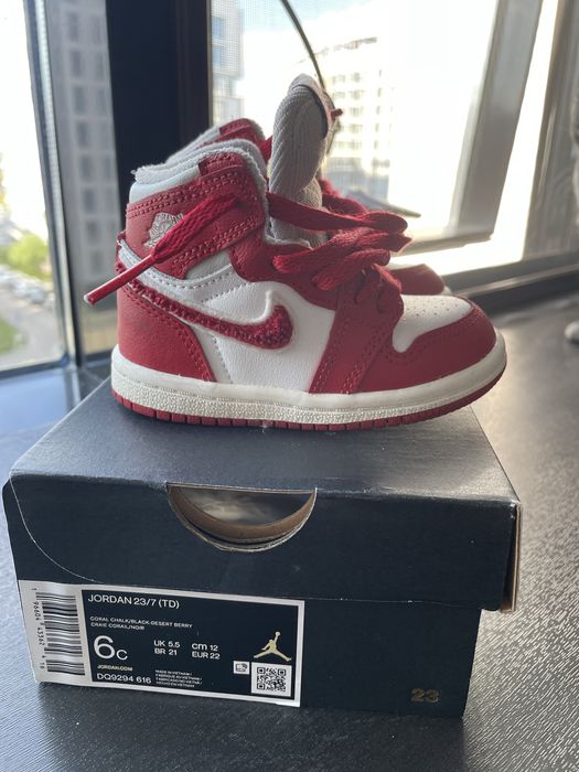 Продам детские кроссовки