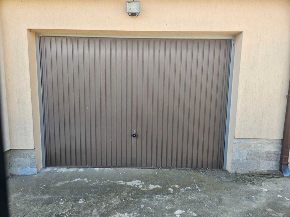 Чудесна двуетажна къща в село Баня