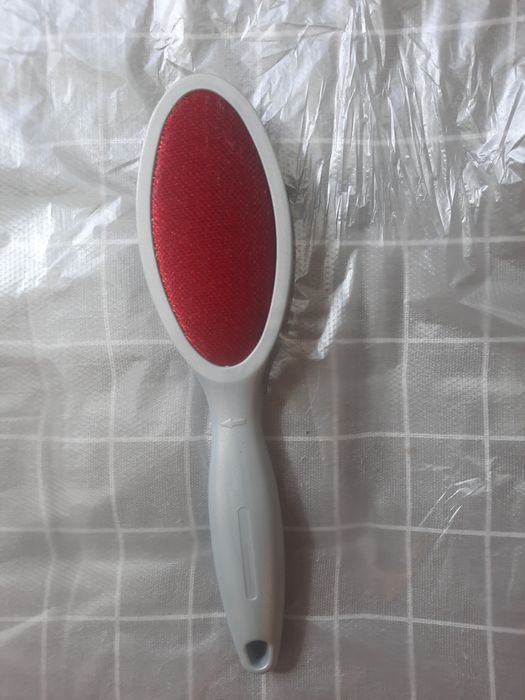 Продается щётка для чистки одежды