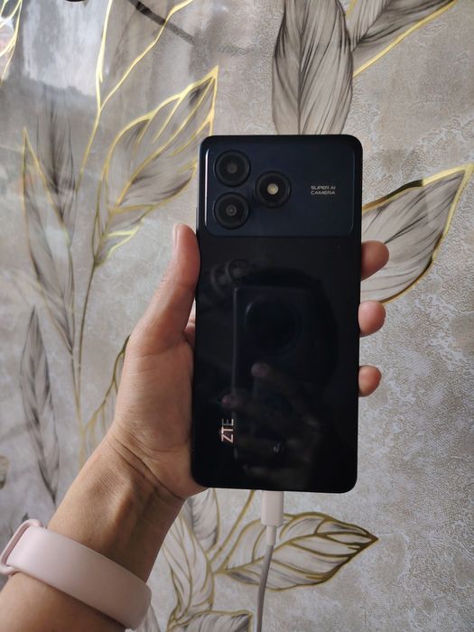 продаётся телефон