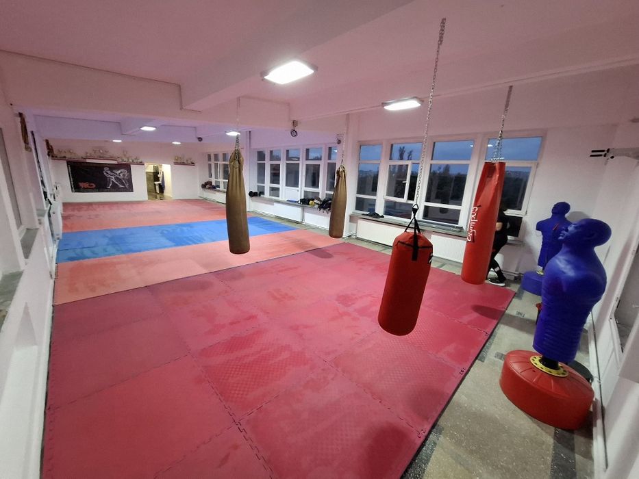Închiriez Sala de sport și arte martiale