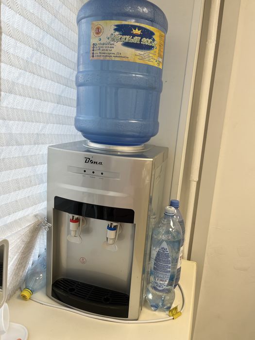 Диспенсер для воды ( кулер)