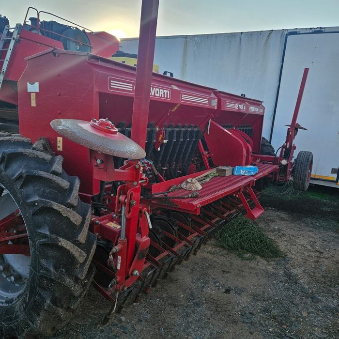 Presă, semanatoare,combinator utilaje puțin folosite