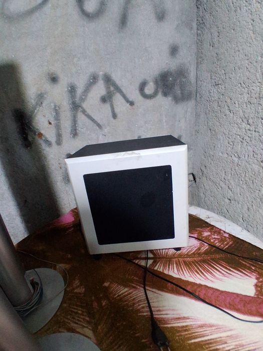 Vand subwoofer,2 boxe mari,2 boxe mici