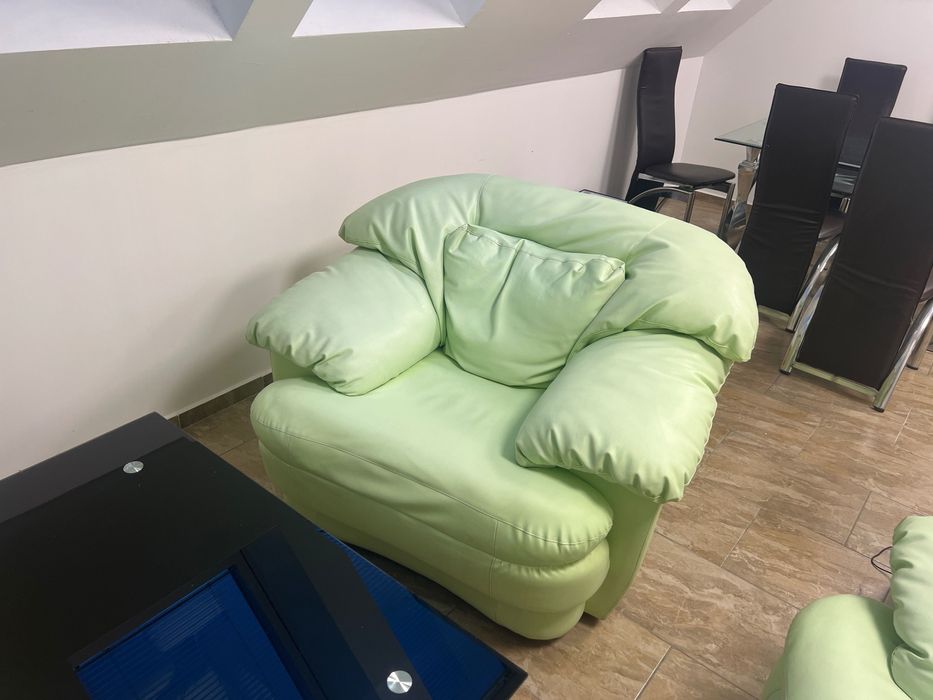 Италиански кожен диван с два броя кожени кресла