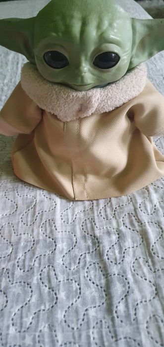 Интерактивна играчка baby Yoda Mandalorian