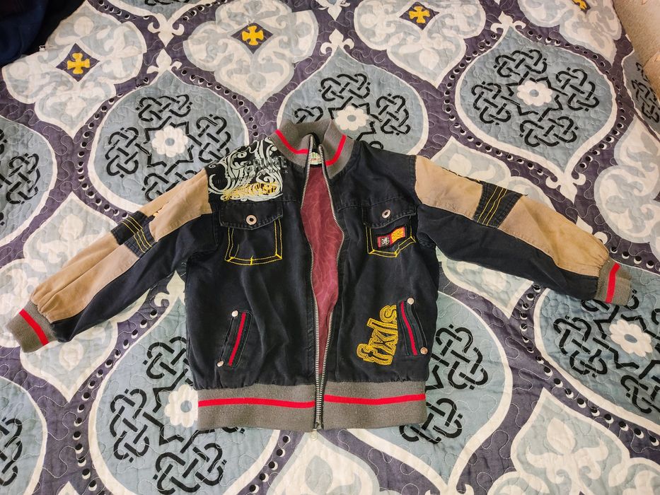 Школьные туфли и вещи на мальчика