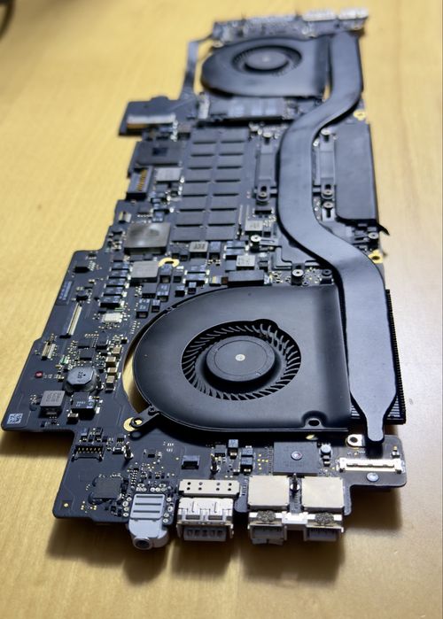 Placa baza APPLE  MacBook Pro 2015 cu sistem racire complet + ram..