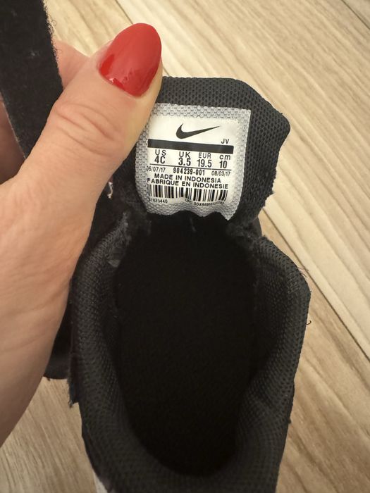 Adidasi Nike marimea 19.5