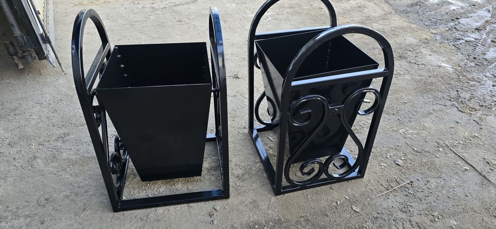 Урны для мусора .