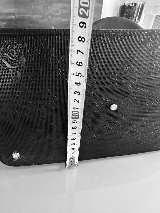 Geanta din piele neagra si piele intoarsa