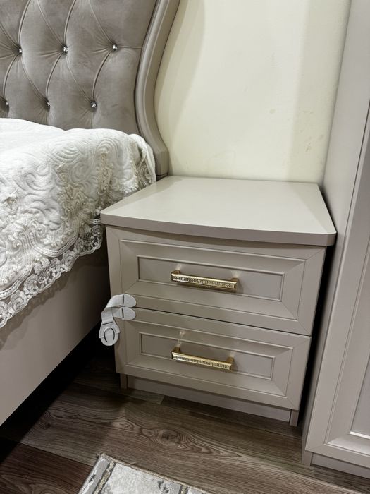 Продаю кровать с 2 тумбочками Мокко