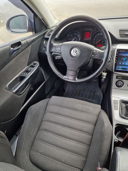 Vând Volkswagen Passat B6