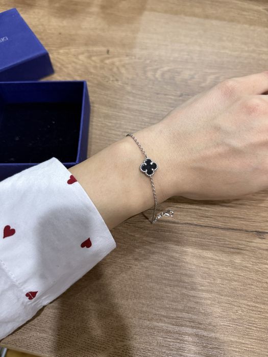 Сребърна гривна.