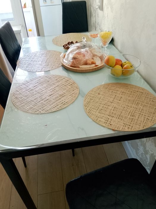 Стекляный стол, для кухни