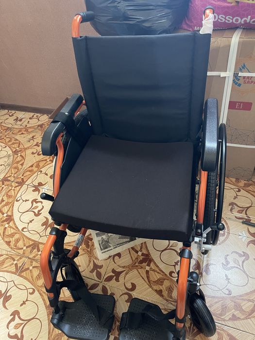 Коляска почти новая