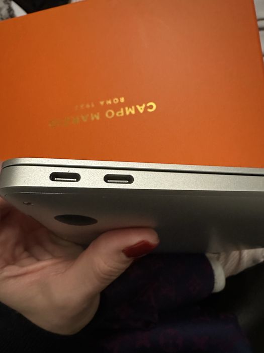 Macbook Air, chip M1, 512 GB memorie, 8GB RAM