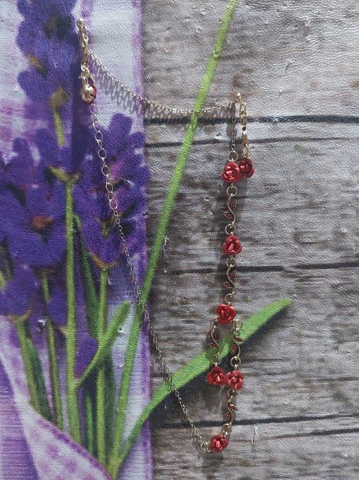 3 в 1  полу скъпоценни      Колие . Гривна. И Обеци  с червени розички