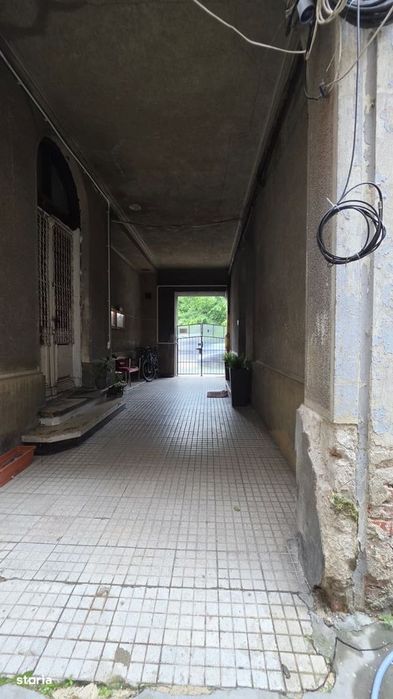 Garsonieră cu curte în centrul vechi, 350 EUR