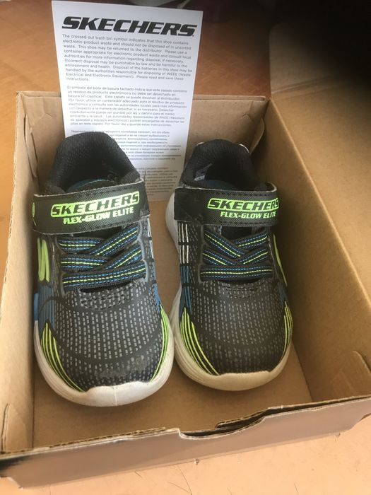 Маратонки със светеща подметка при стъпяне