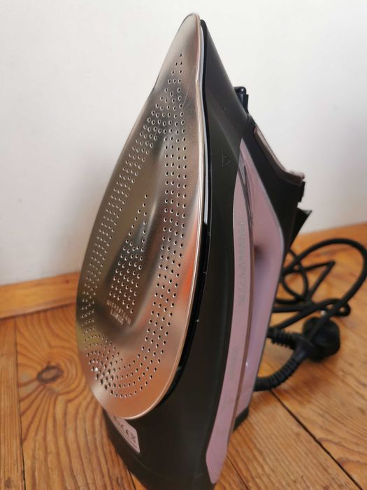 Парна ютия "Ровента" 2600W