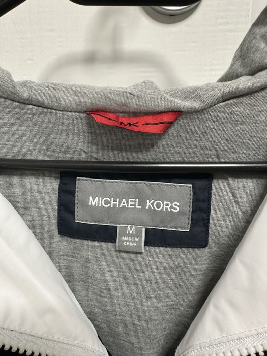 Geaca michael kors cu eticheta
