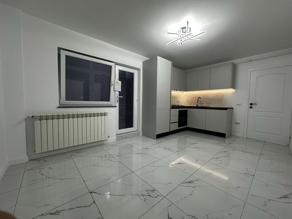 Apartament 3 camere, balcon, etaj 2, 380 EUR