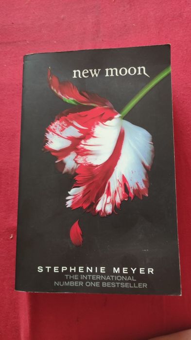 Нова Луна на английски език