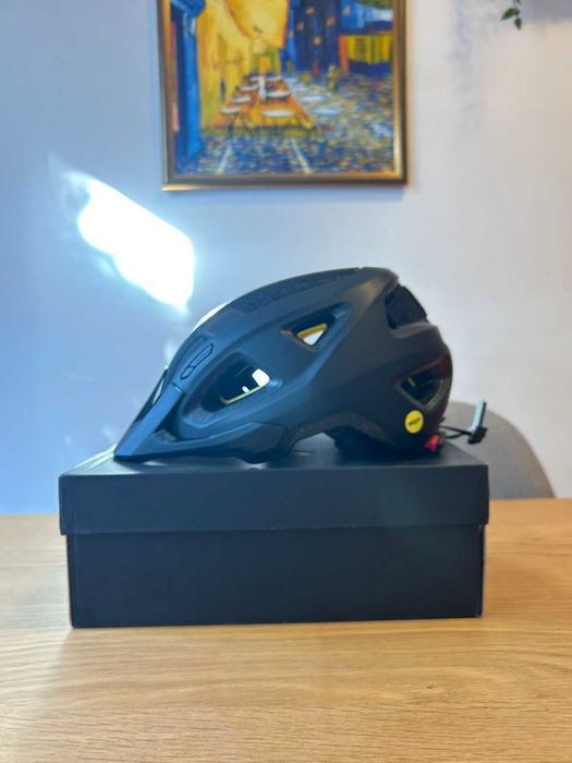 Нова детско-юношеска каска за колело Cube