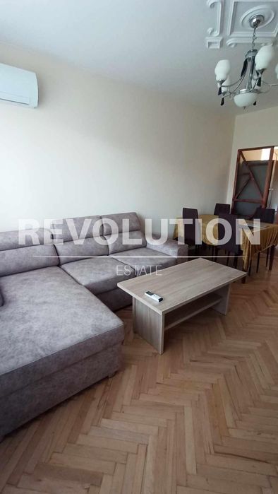 Тристаен апартамент в района на Окръжна болница!