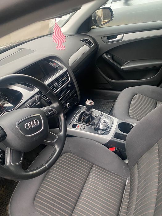 Mașina Audi A4 din 2015