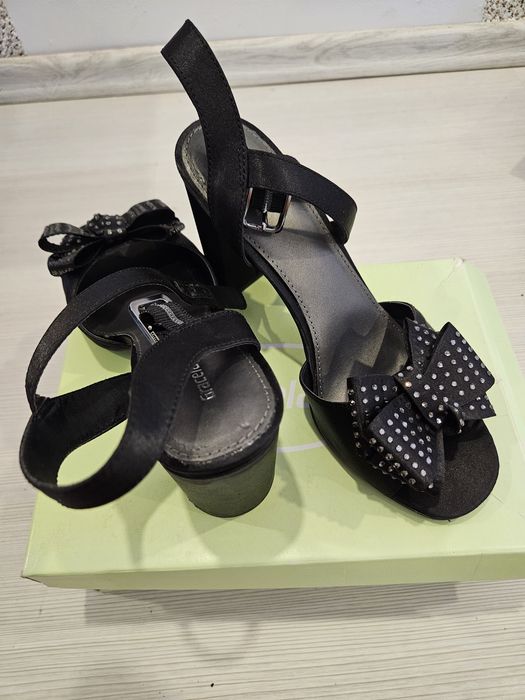 Sandale negre toc gros