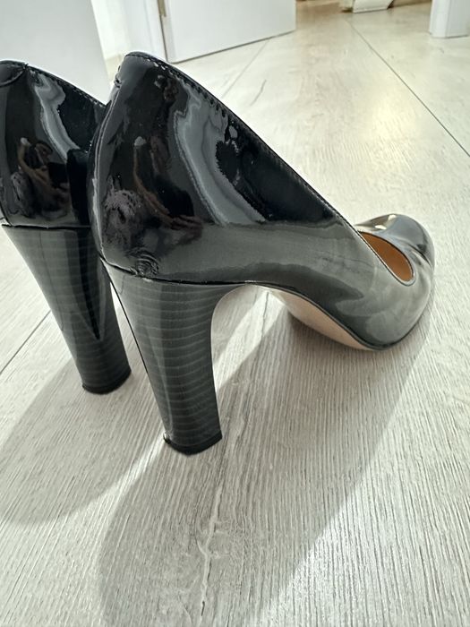 Pantofi din piele