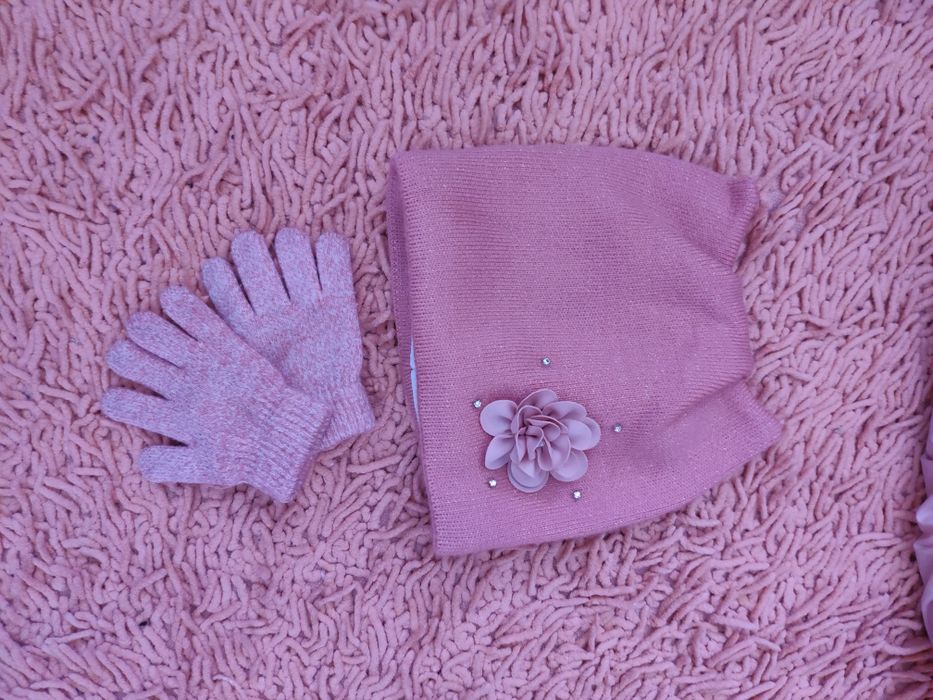 Детская куртка+ ботинки+шапка+перчатки!