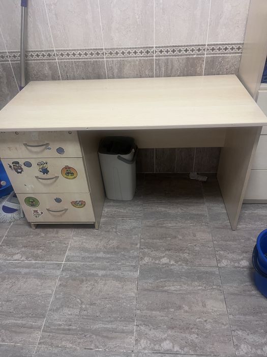 парта школьная……..