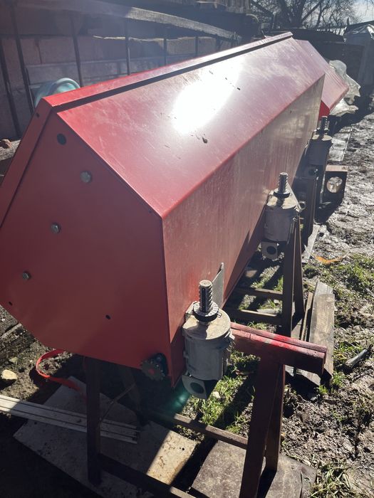 Vand cutii fertilizare pentru prasitoare Gaspardo