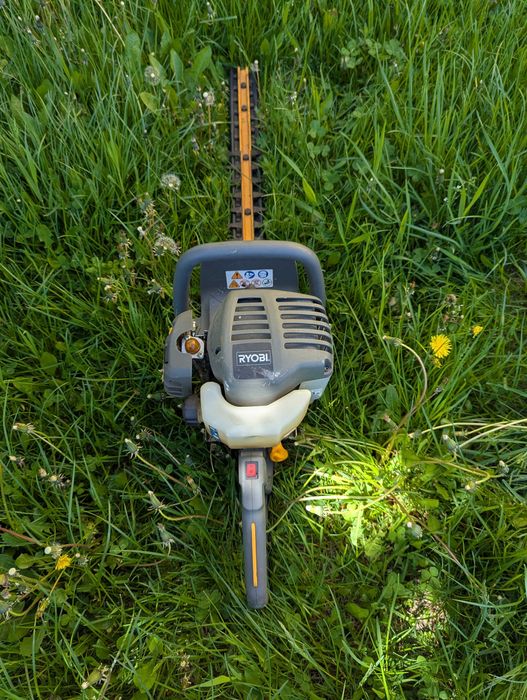 Foarfeca pentru taiat gard viu , trimmer Ryobi