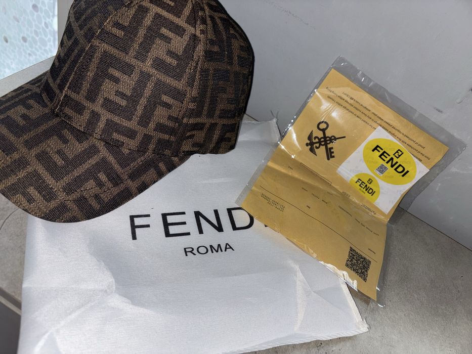 Sapca fendi universala
