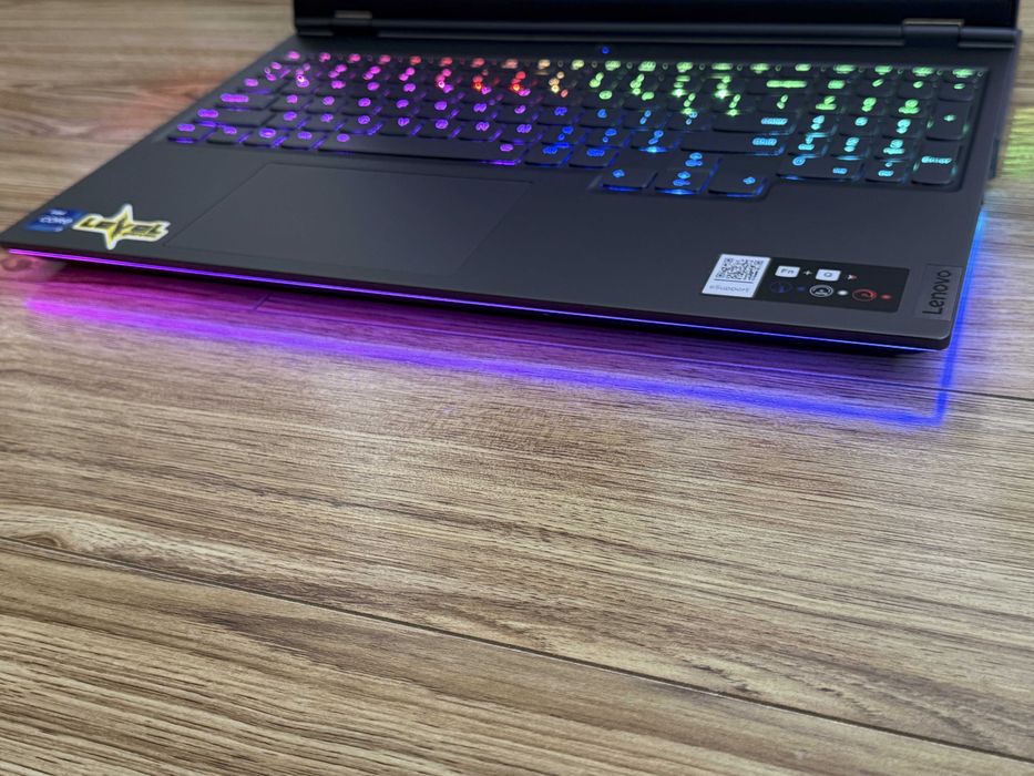 16`Lenovo Legion Pro 7`Core i7-11800H/RTX 3070/32GB RAM/512GB SSD/WQXGA 165Hz 500 Nits Vesa Certified HDR Display™