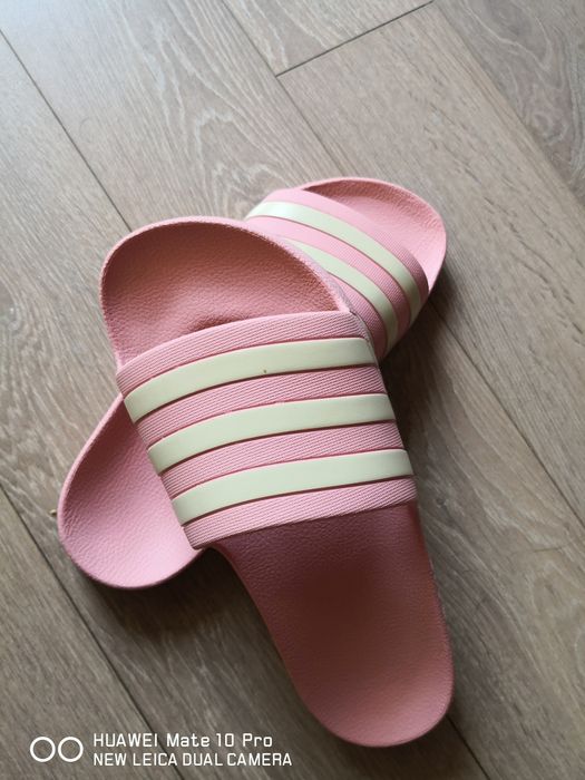 Джапанки Adidas, чисто нови само пробвани. Размер  40