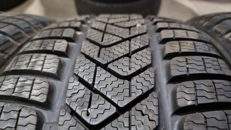 235/45/19 PIRELLI 4бр RunFlat