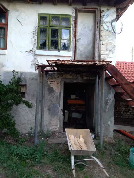 Земя с 1/2 къща