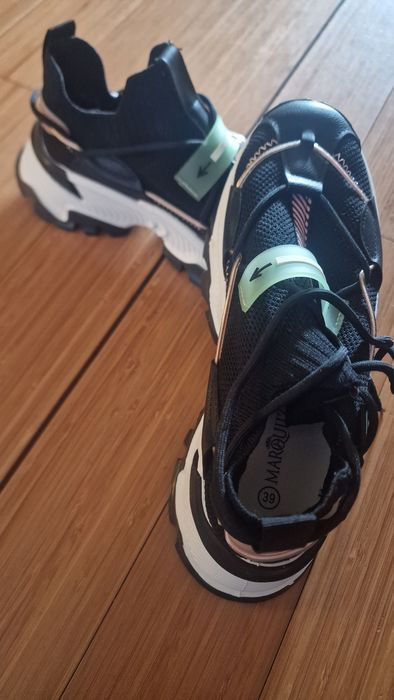 Vand sneakersi de dama