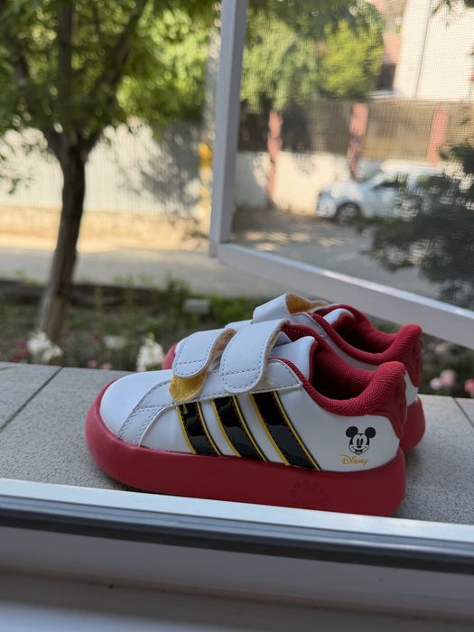Adidas Disney 25