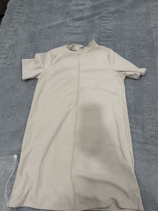 Продам платье бежего цвета