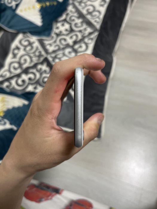 Iphone SE 20года