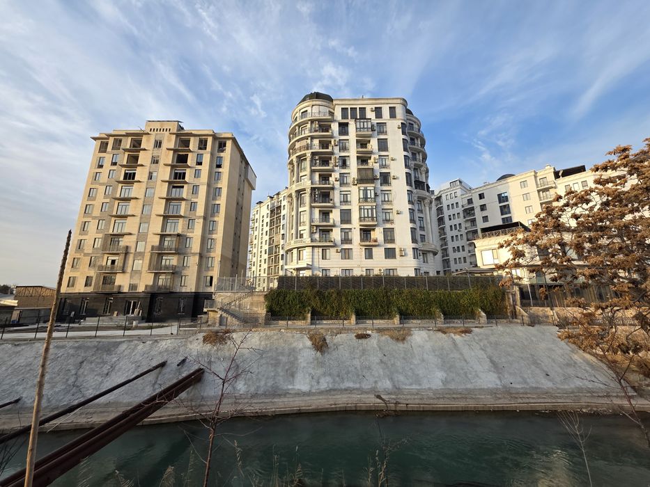 Продаётся нежилое помещение под офис.